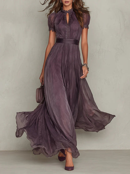 Vestido largo morado con escote en forma de cerradura y ribete de encaje de gasa