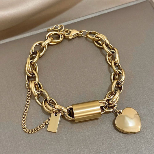Pulsera de Oro con Eslabones de Amor